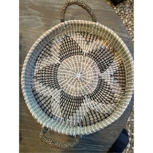 Straw basket tray - flower- star- woven black/white/tan